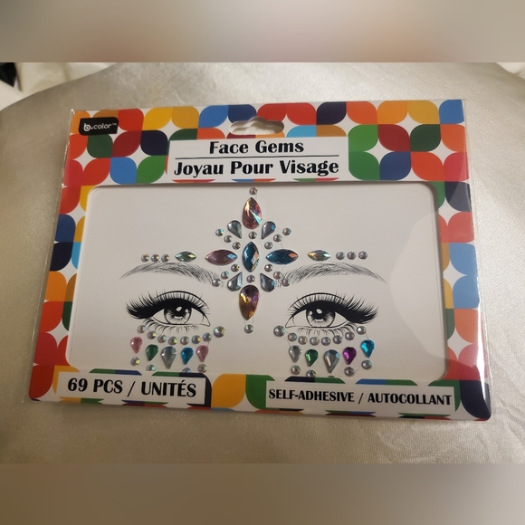 Face Gems & Jeweled Eyelashes - Picture 3 of 13